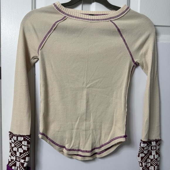 Free People Top, XS, Tan and Burgundy Stitching, Long Sleeves, Raglan NWOT - Picture 14 of 15